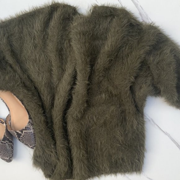 Fuzzy green sweater - Picture 2 of 6